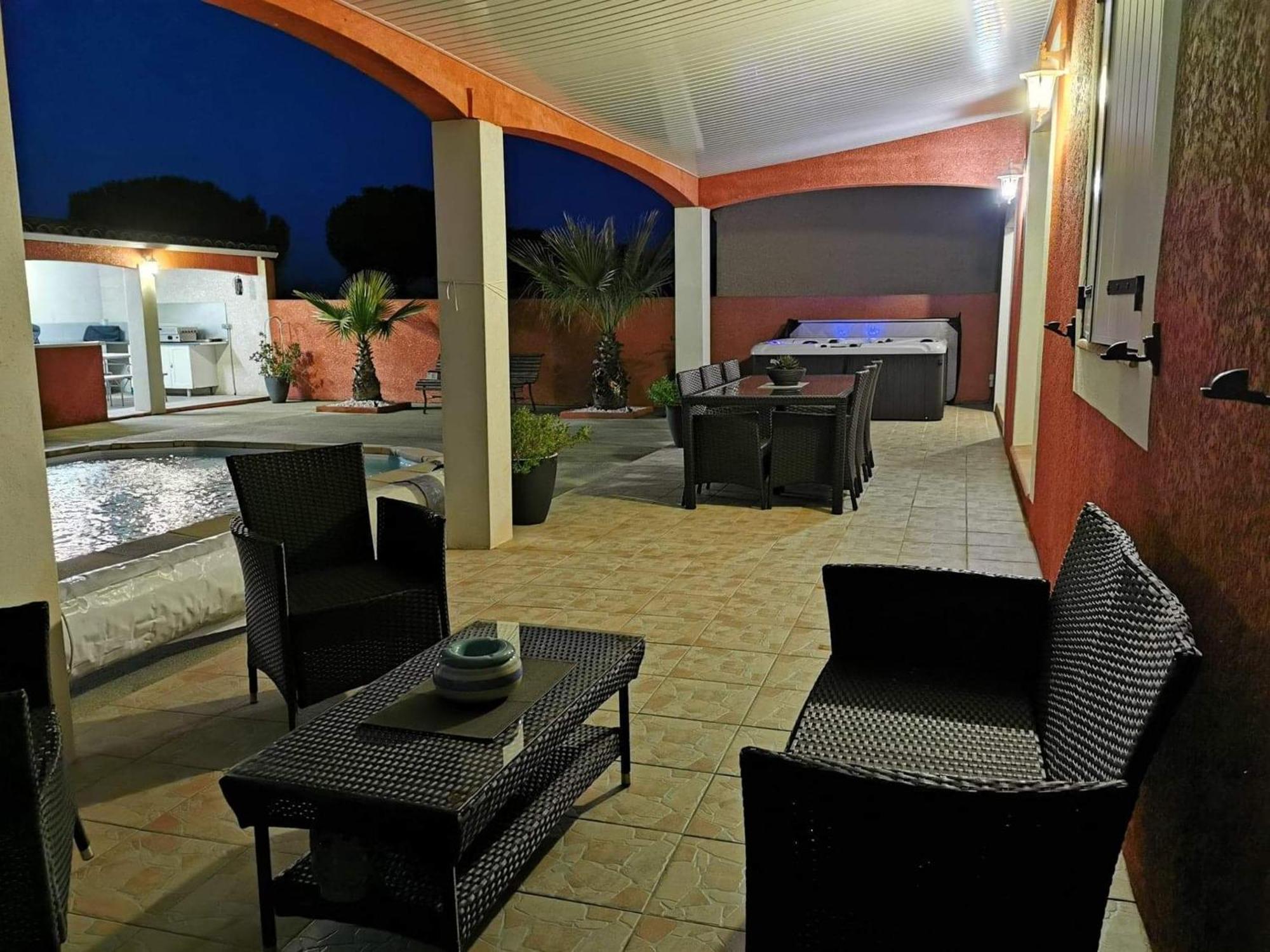 Villa Elegante A Carcassonne Avec Jardin Et Jacuzzi Exterior foto