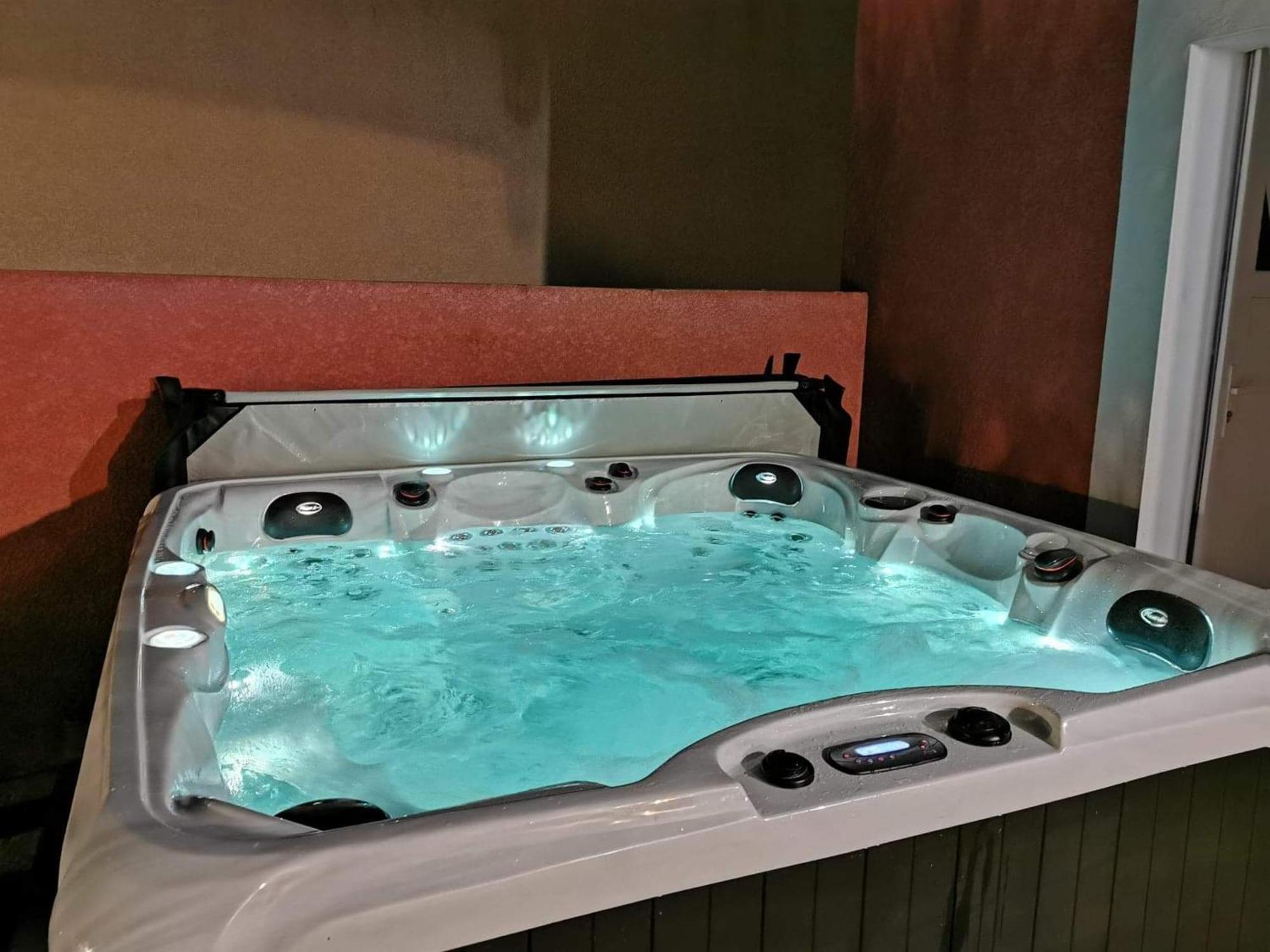 Villa Elegante A Carcassonne Avec Jardin Et Jacuzzi Exterior foto